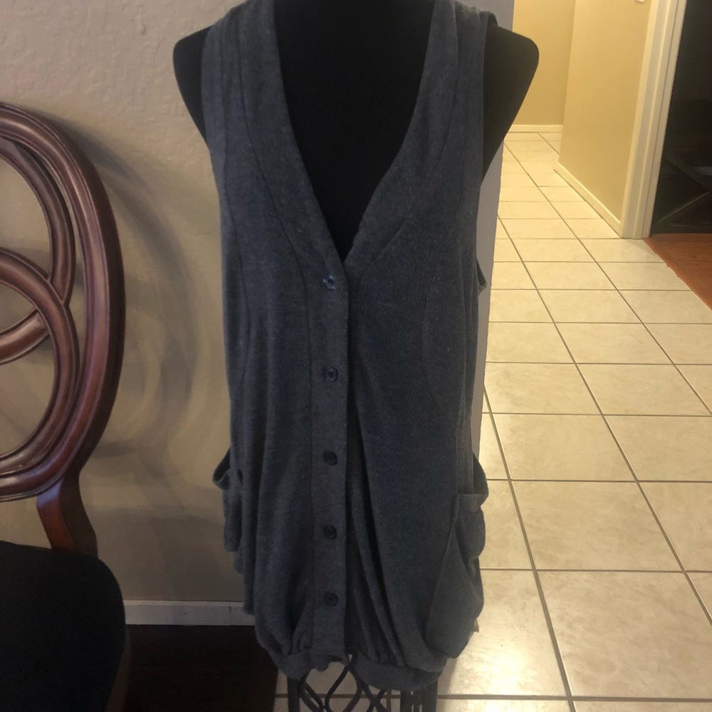 Versatile top, size medium, like new